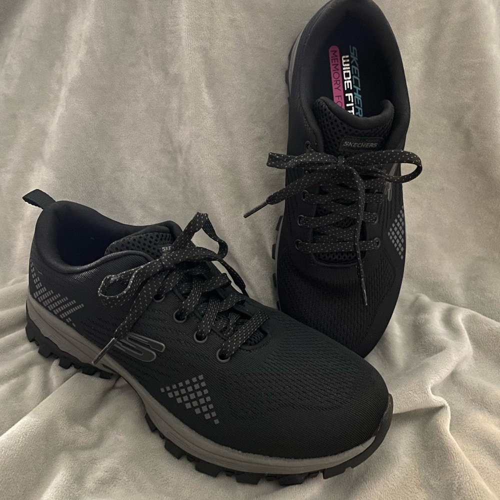 NEVER WORN - Sketchers wide feet memory foam sneakers